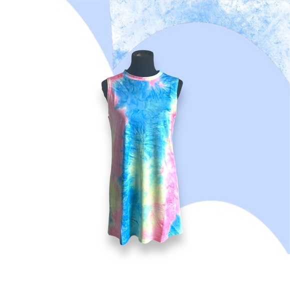 Dresses & Skirts - NEW Boutique Tie Dye Dress (S)